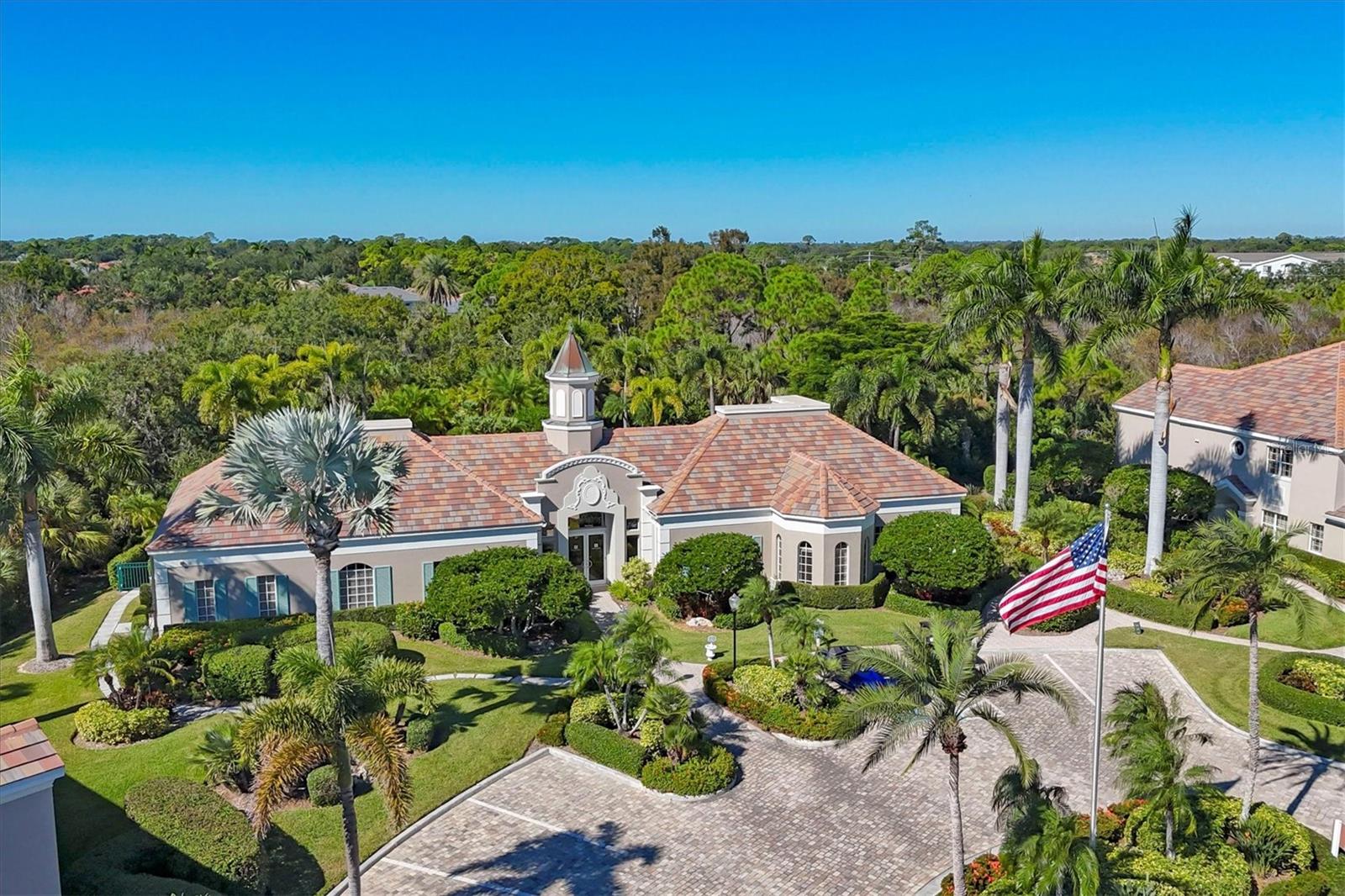 PARISIENNE GARDENS - Residential
