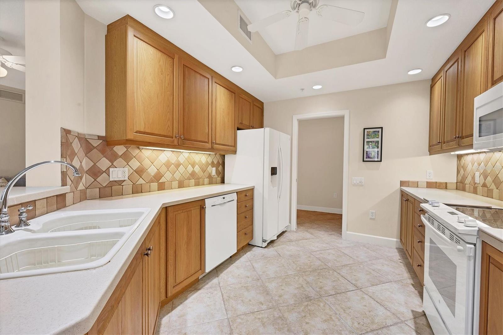 PARISIENNE GARDENS - Residential