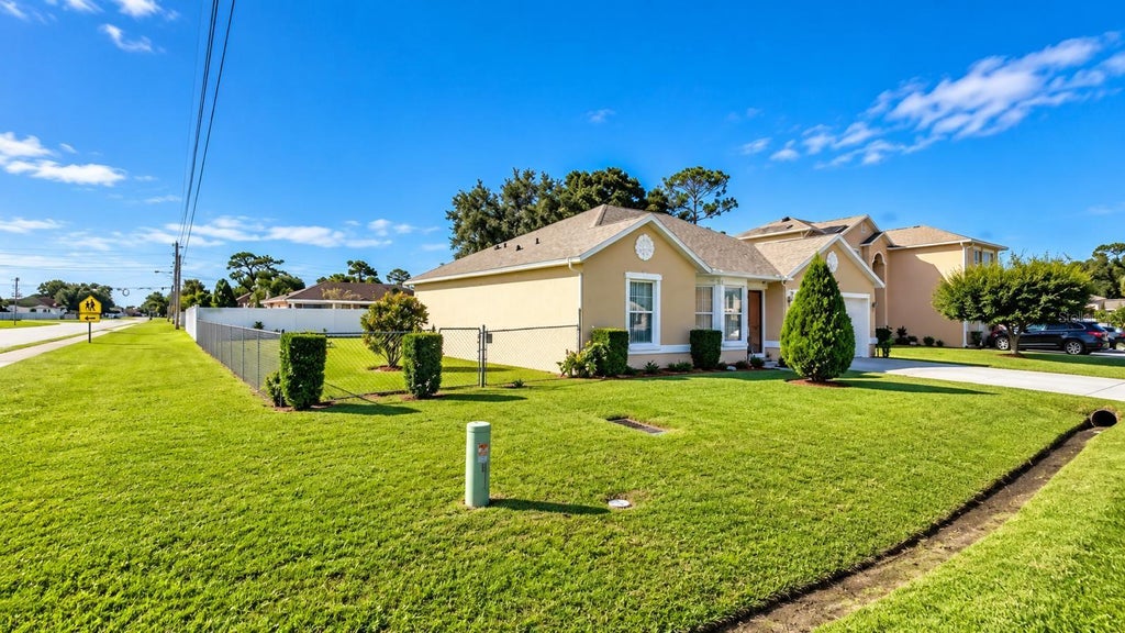 Photo of 148 Dorchester Court, Kissimmee, FL 34758 (MLS # O6451394)