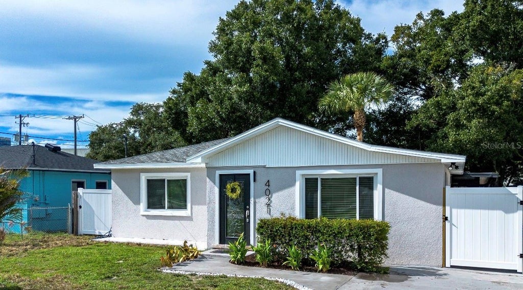 Photo of 4021 W Cass Streets, Tampa, FL 33609 (MLS # TB8545981)