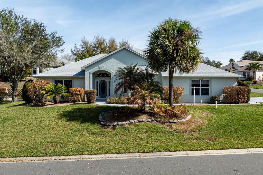 Photo of 5732 Freeport Drive, Tavares, FL 32778 (MLS # G5108407)