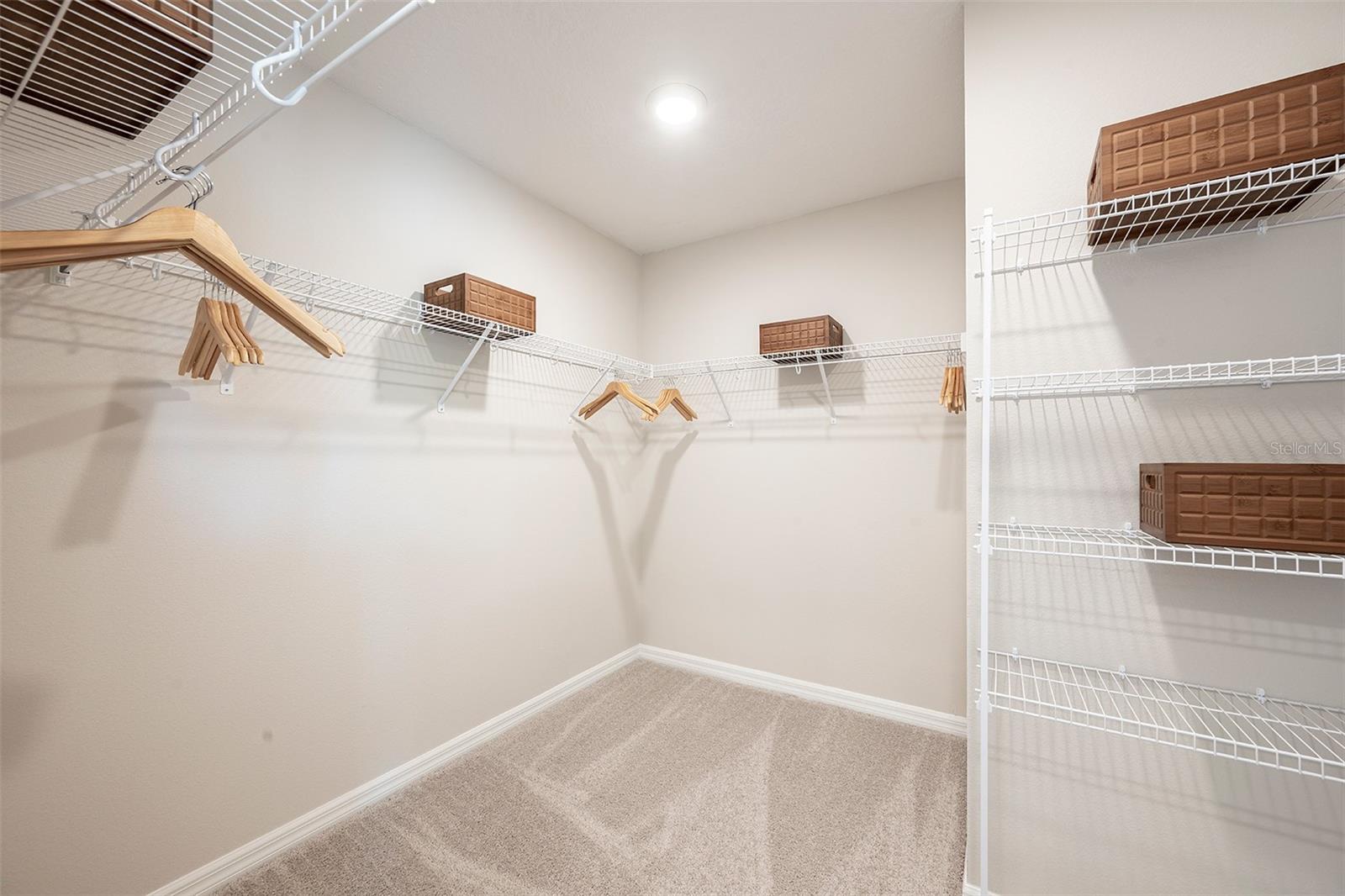 AULIN SQUARE - Residential