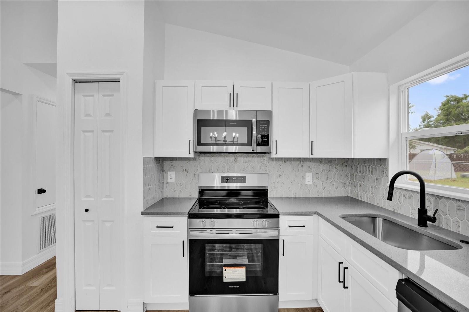 2517 OAK HOLLOW DRIVE