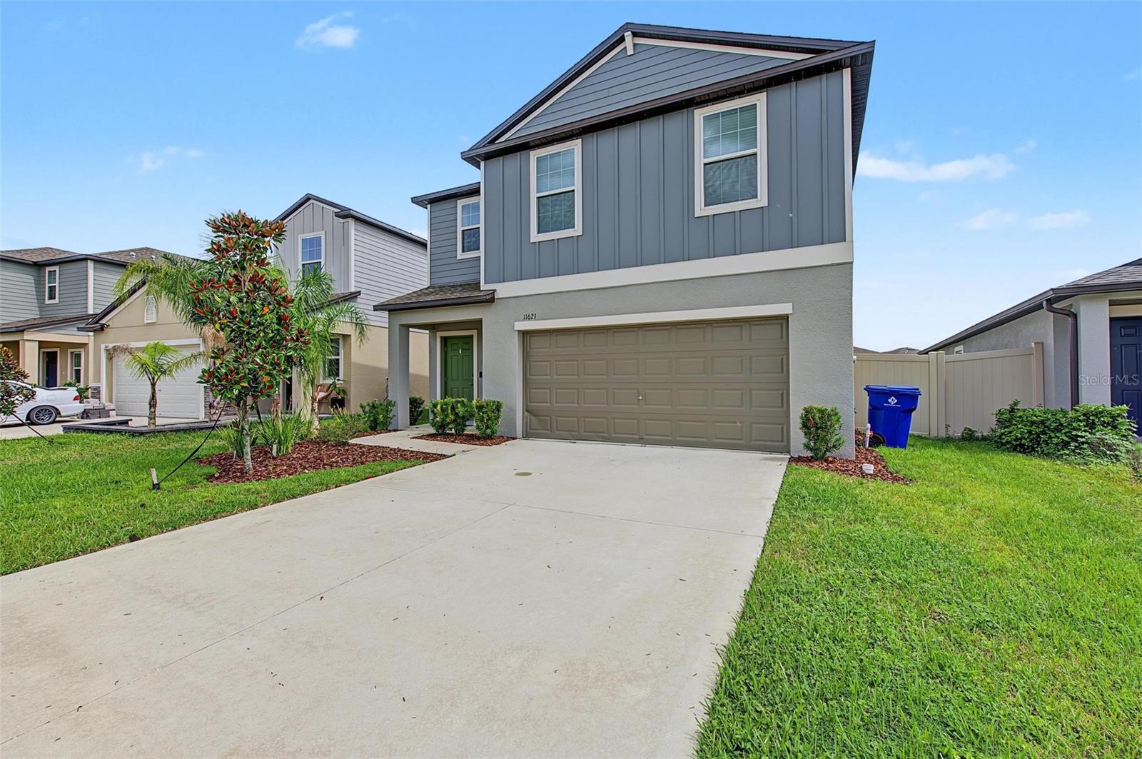 11621 RADIANT SHORE LOOP