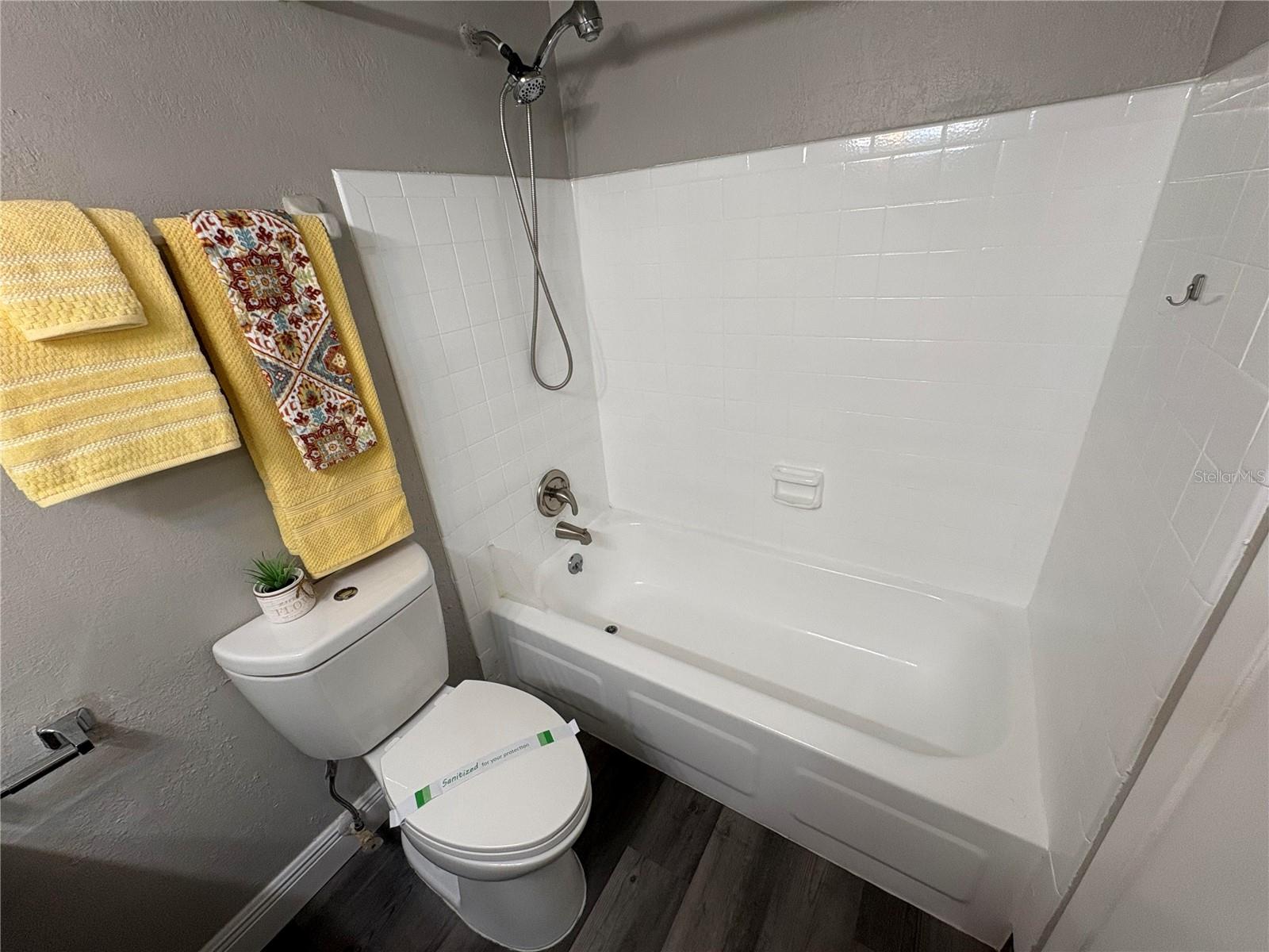 AVALON CONDO - Residential