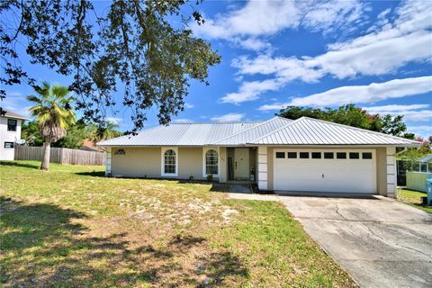 A home in LAKE WALES