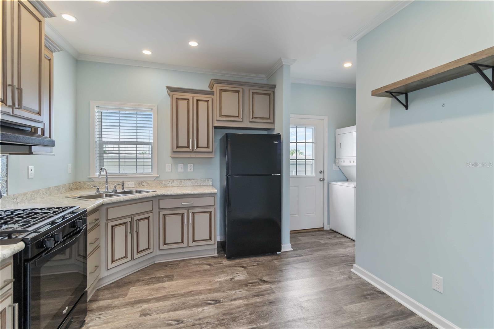 HARBOR LIGHTS MHP CO-OP - Residential