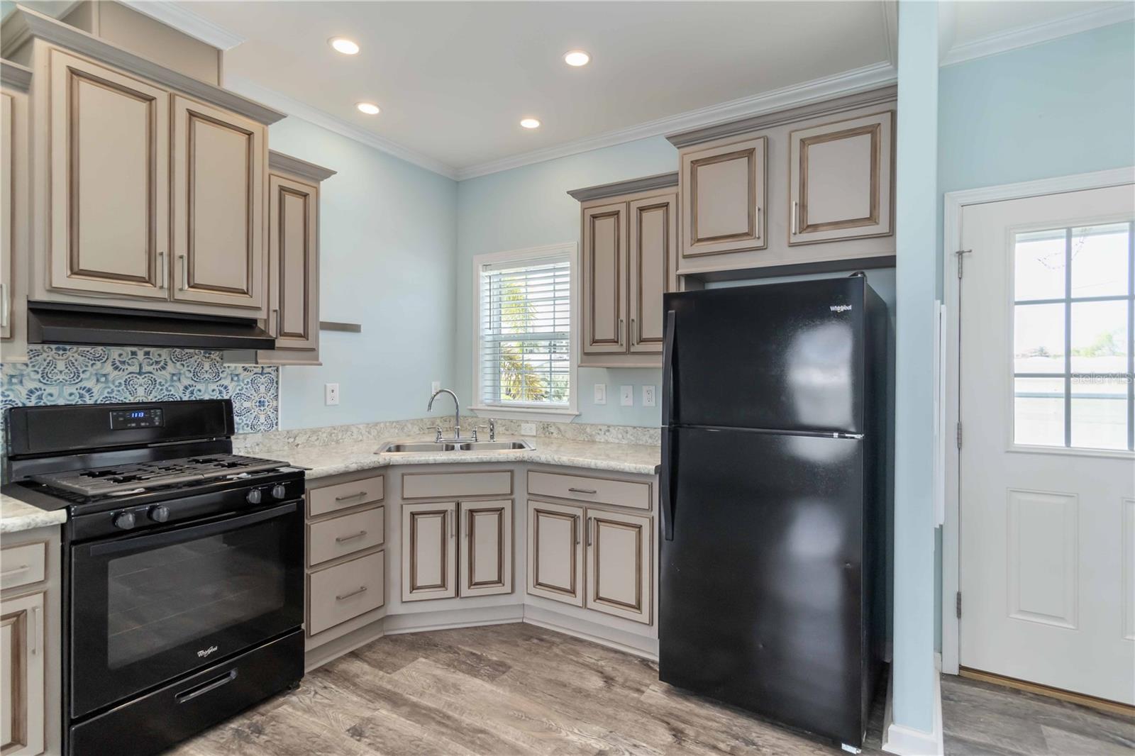 HARBOR LIGHTS MHP CO-OP - Residential