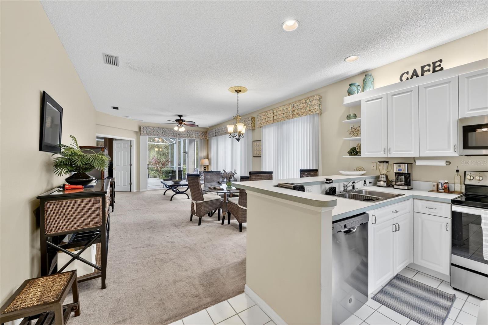 ROSEDALE 8 WESTBURY LAKES - Residential Lease
