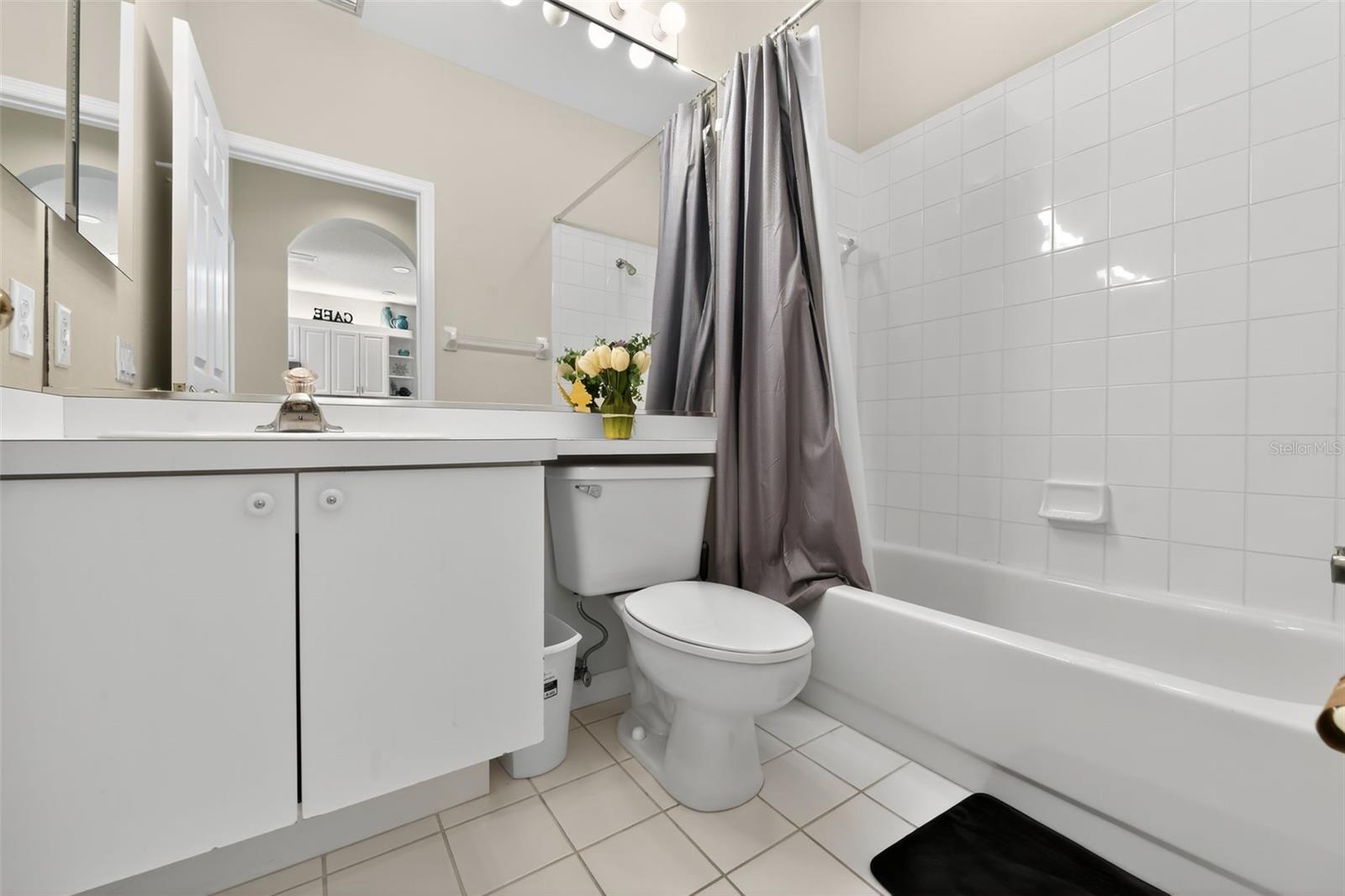 ROSEDALE 8 WESTBURY LAKES - Residential Lease