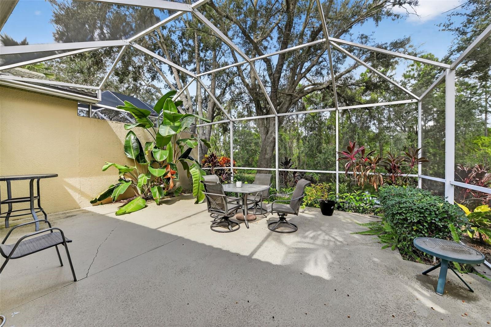 ROSEDALE 8 WESTBURY LAKES - Residential Lease