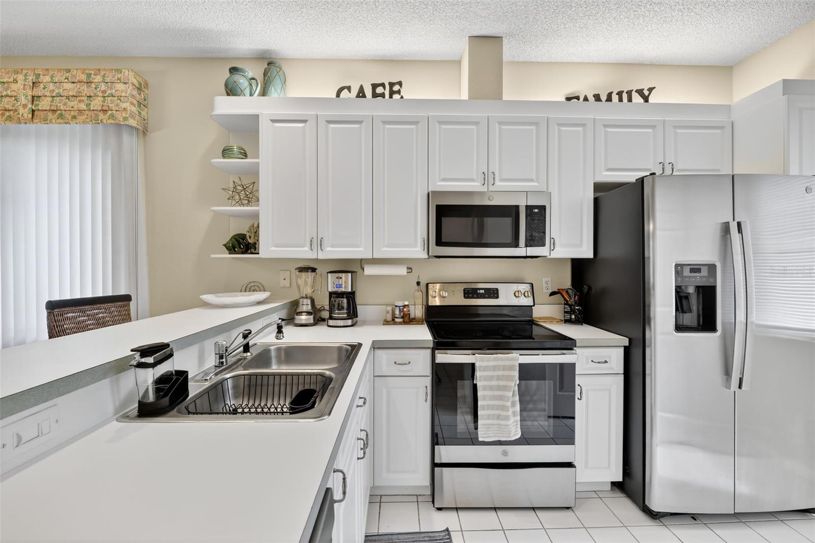 ROSEDALE 8 WESTBURY LAKES - Residential Lease