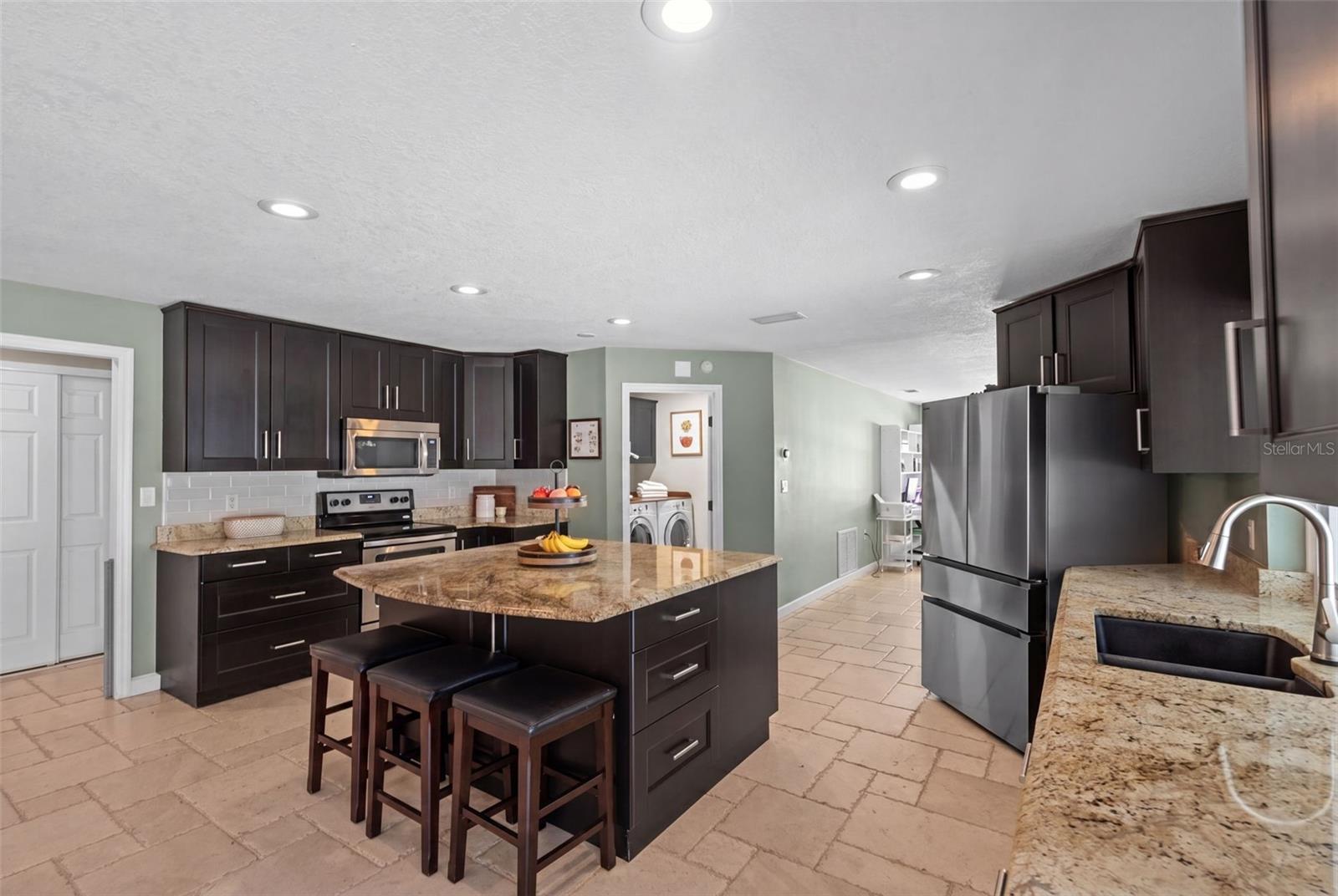 3046 OAK COVE DRIVE