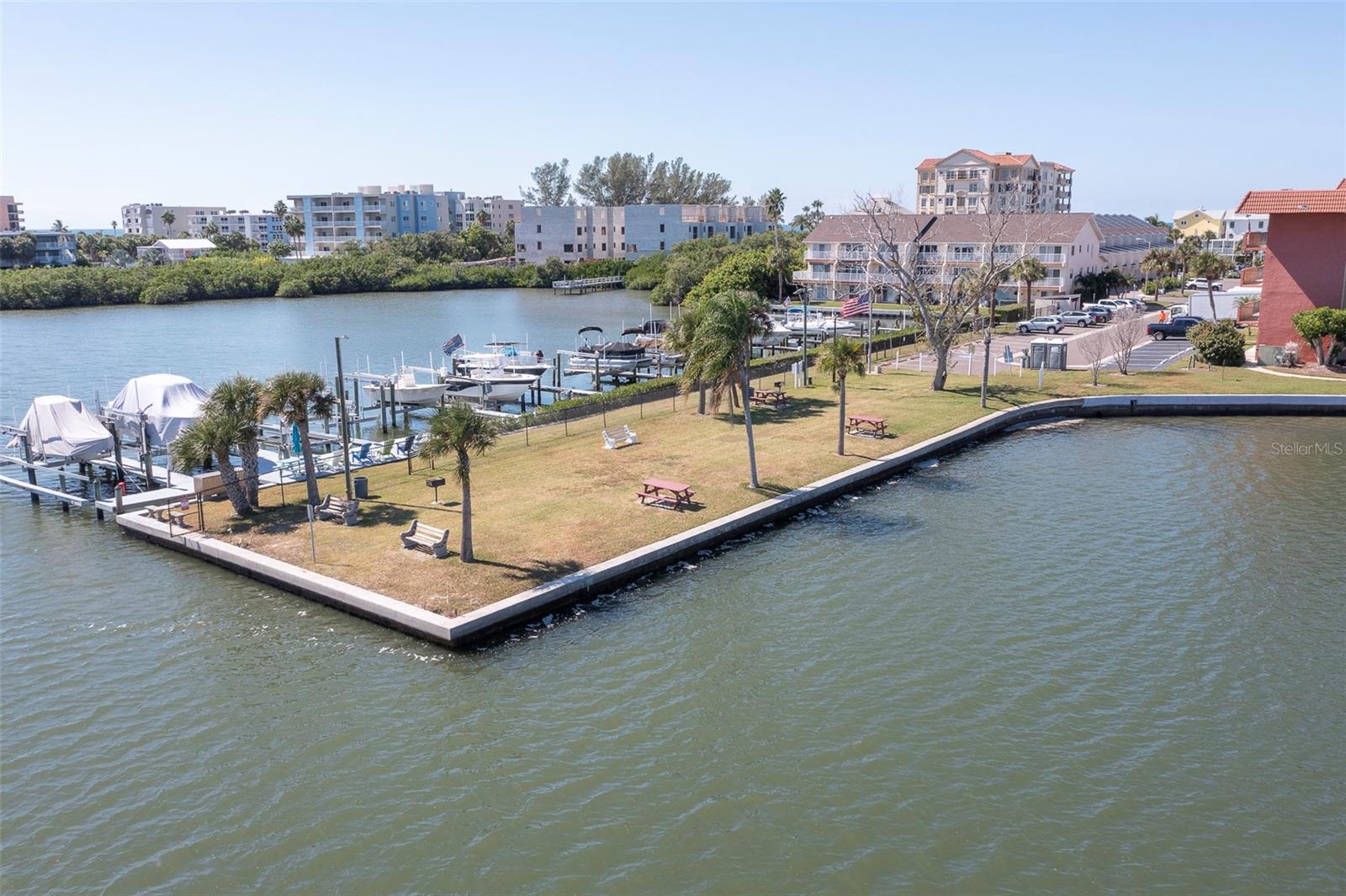 BAY MARINER THE CONDO - Residential