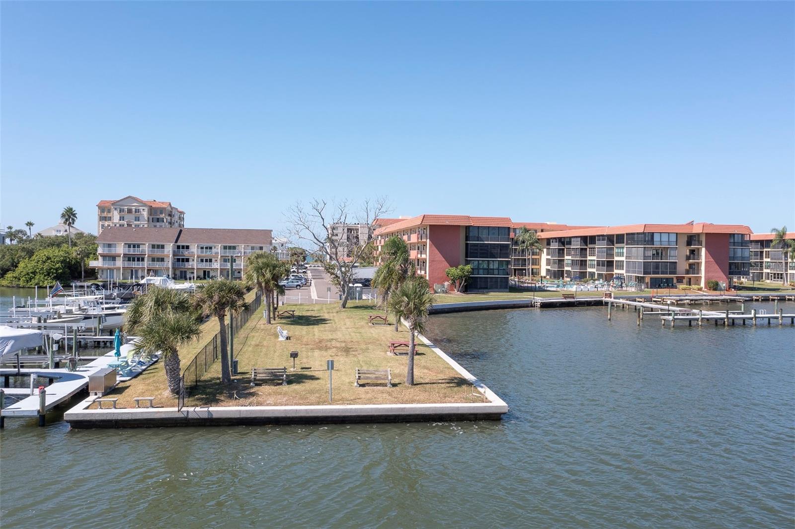 BAY MARINER THE CONDO - Residential