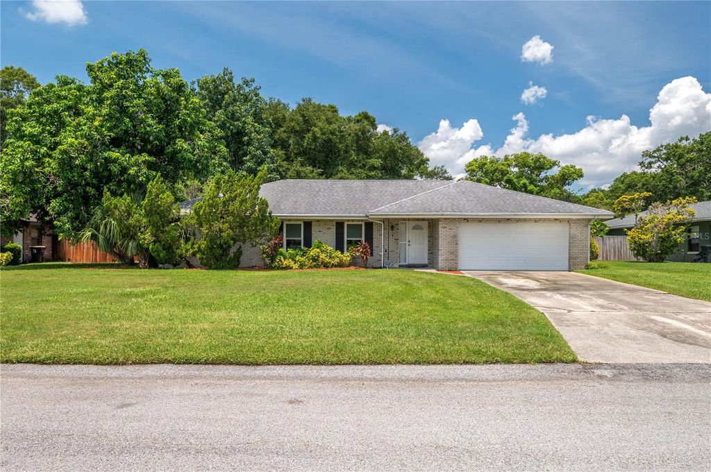Photo of 305 Hernando Road, Winter Haven, FL 33884 (MLS # P4937701)