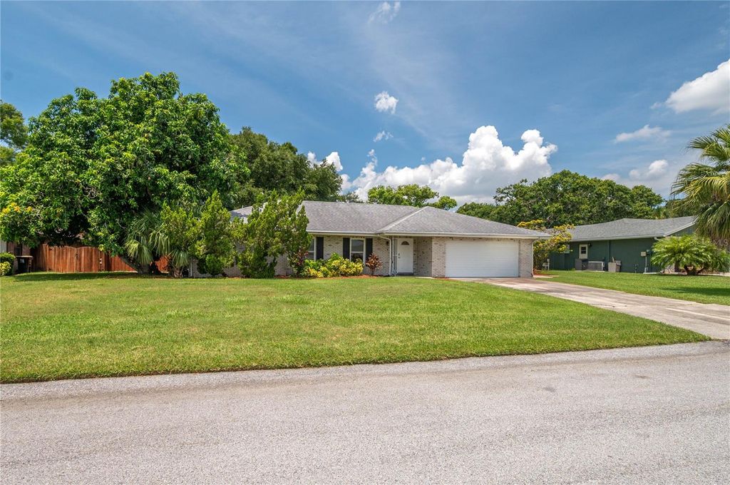 Photo of 305 Hernando Road, Winter Haven, FL 33884 (MLS # P4937701)