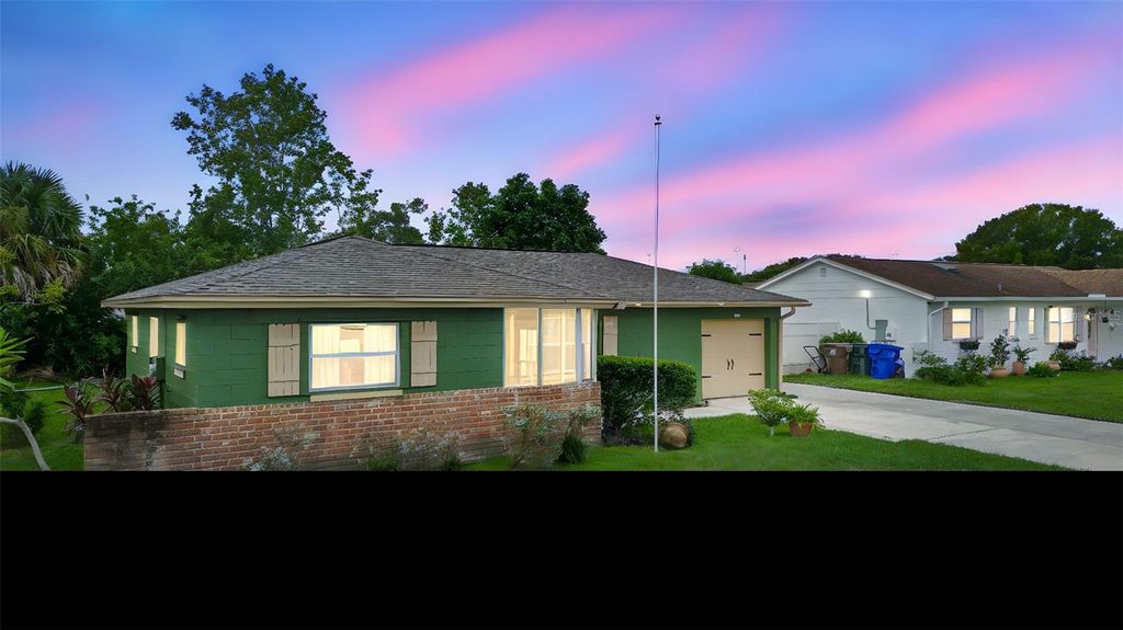 Photo of 2035 Valencia Circle, Kissimmee, FL 34741 (MLS # O6351860)