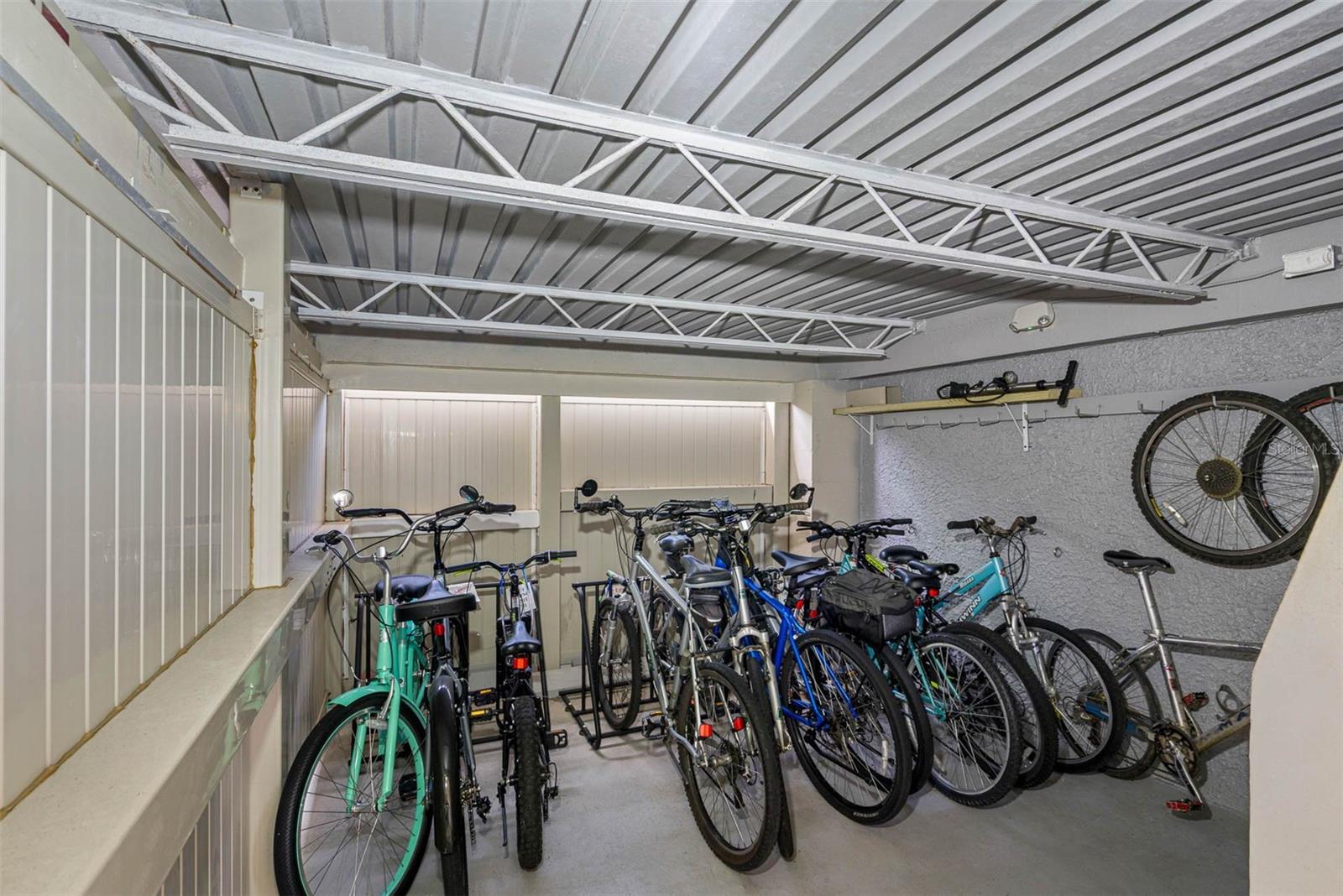 TAHITIAN TOWERS CONDO - Residential