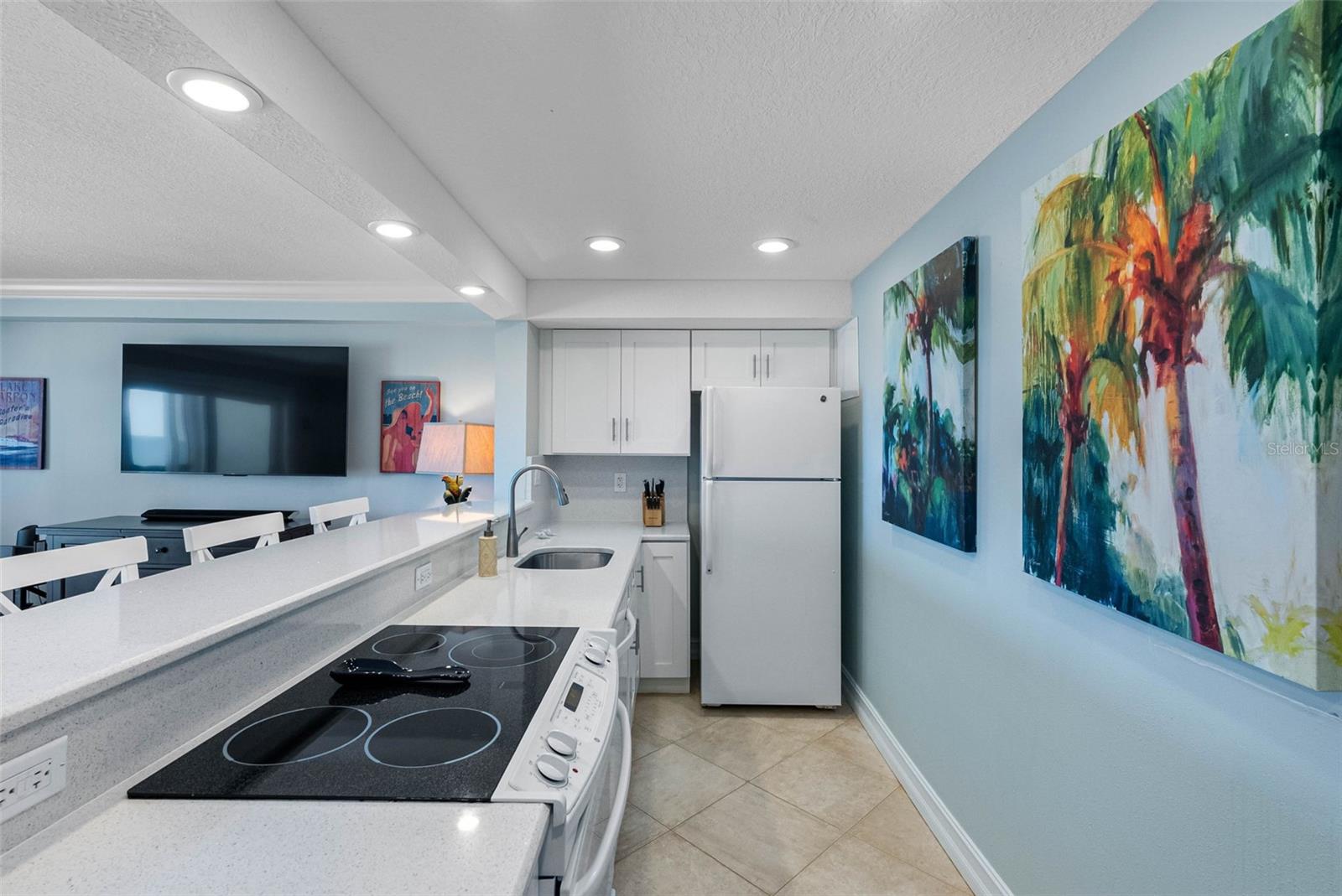 TAHITIAN TOWERS CONDO - Residential