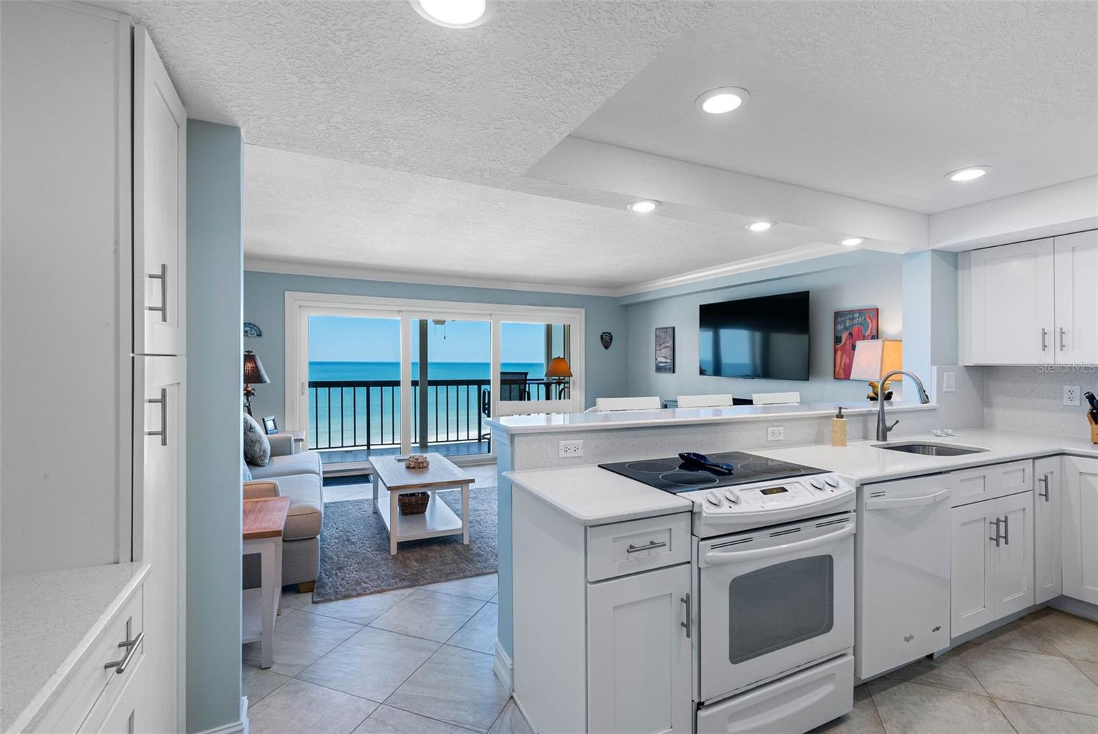 TAHITIAN TOWERS CONDO - Residential