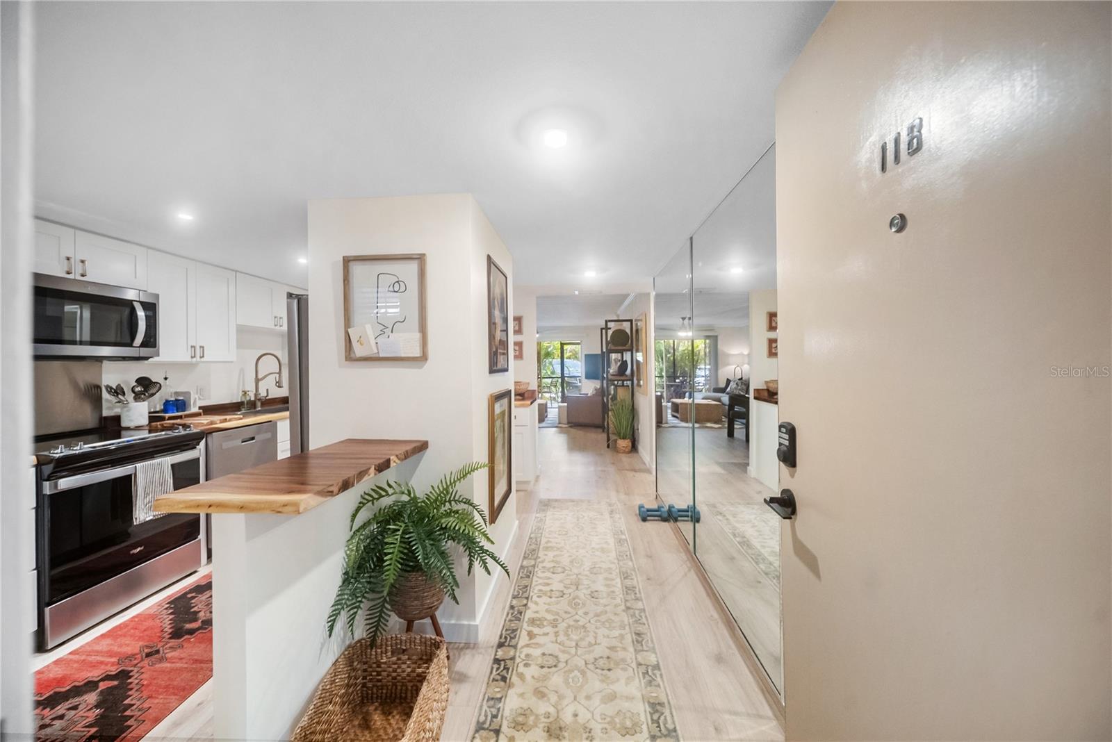 PLAZA GARDENS - Residential