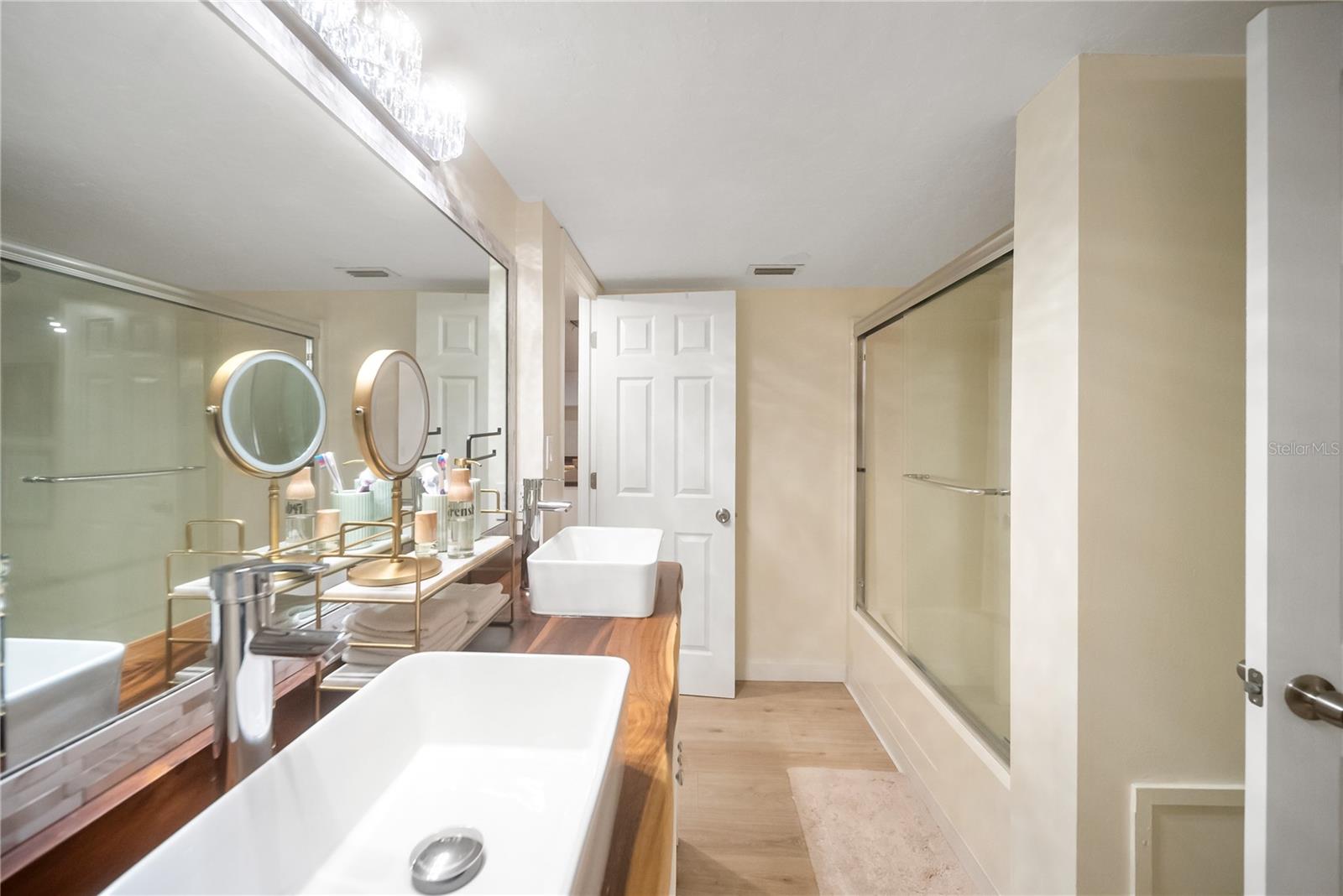 PLAZA GARDENS - Residential