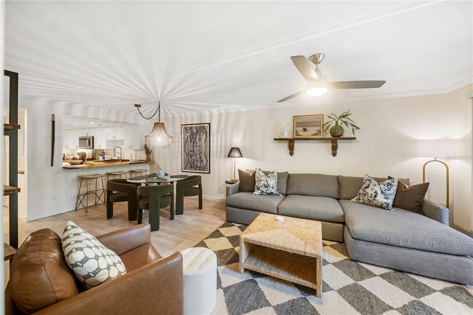 PLAZA GARDENS - Residential