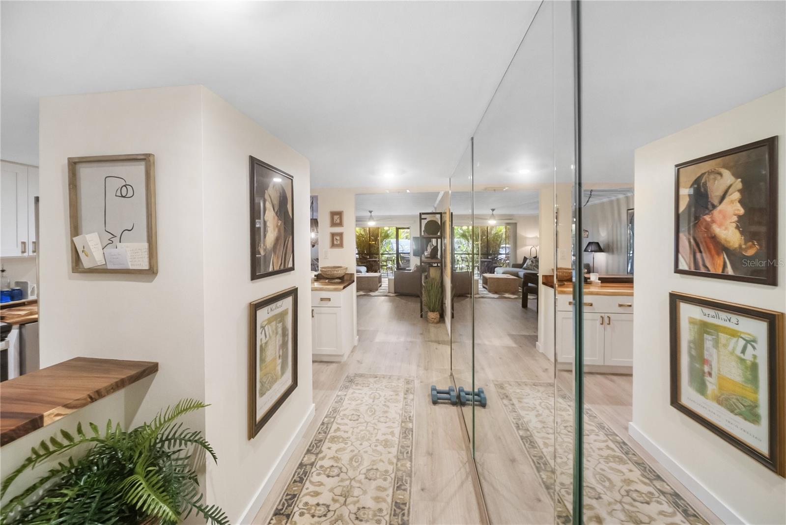 PLAZA GARDENS - Residential