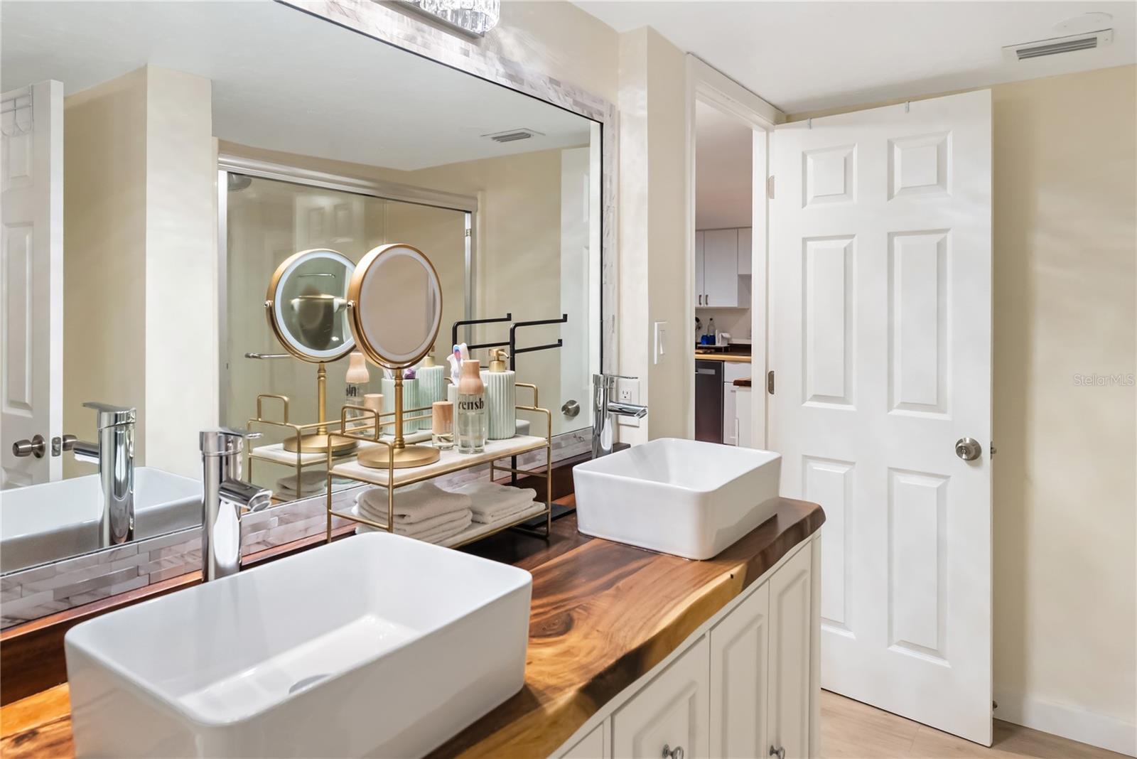 PLAZA GARDENS - Residential