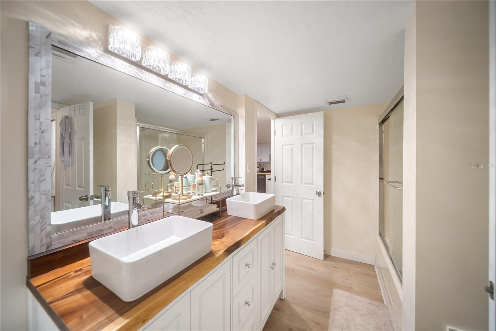 PLAZA GARDENS - Residential