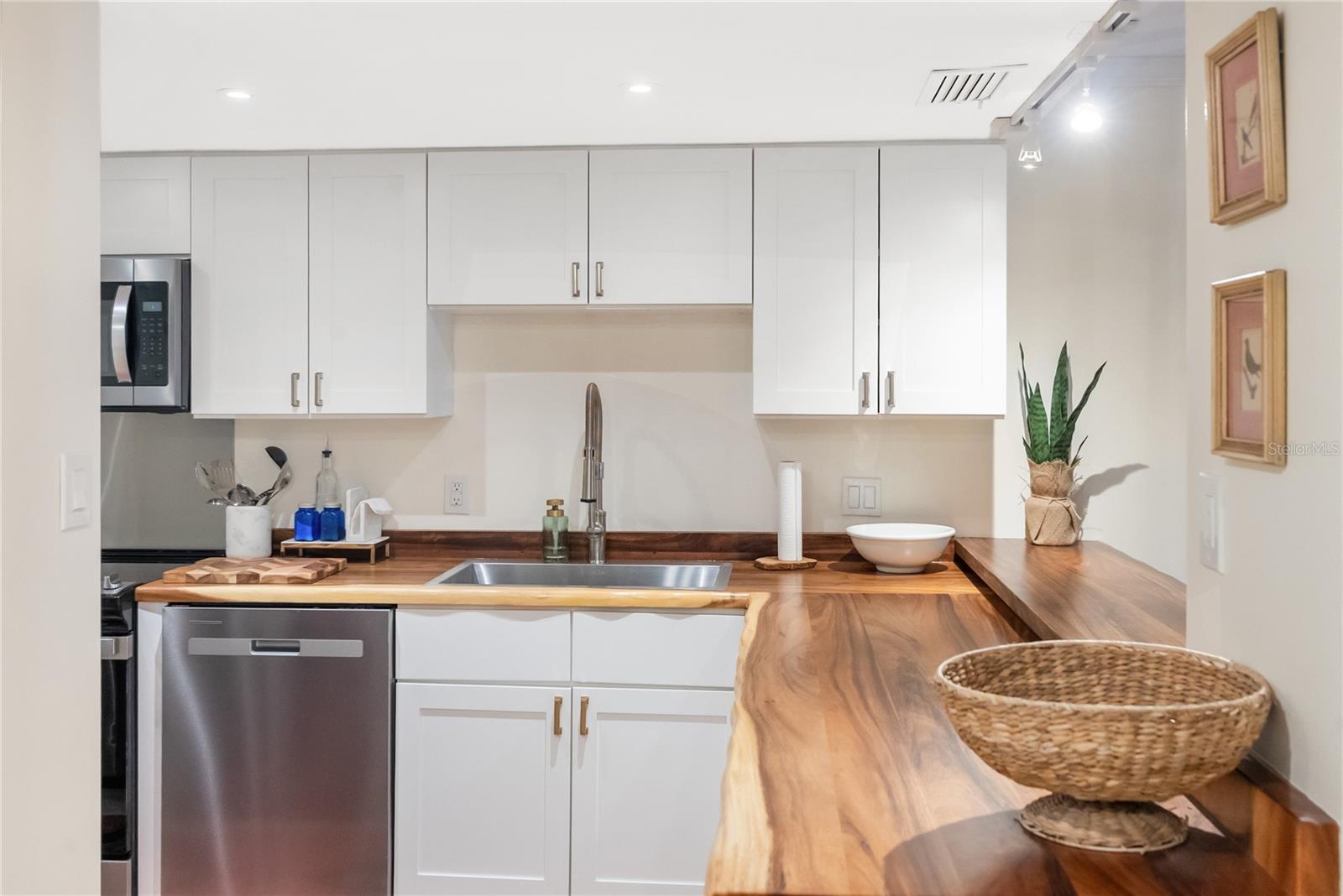 PLAZA GARDENS - Residential