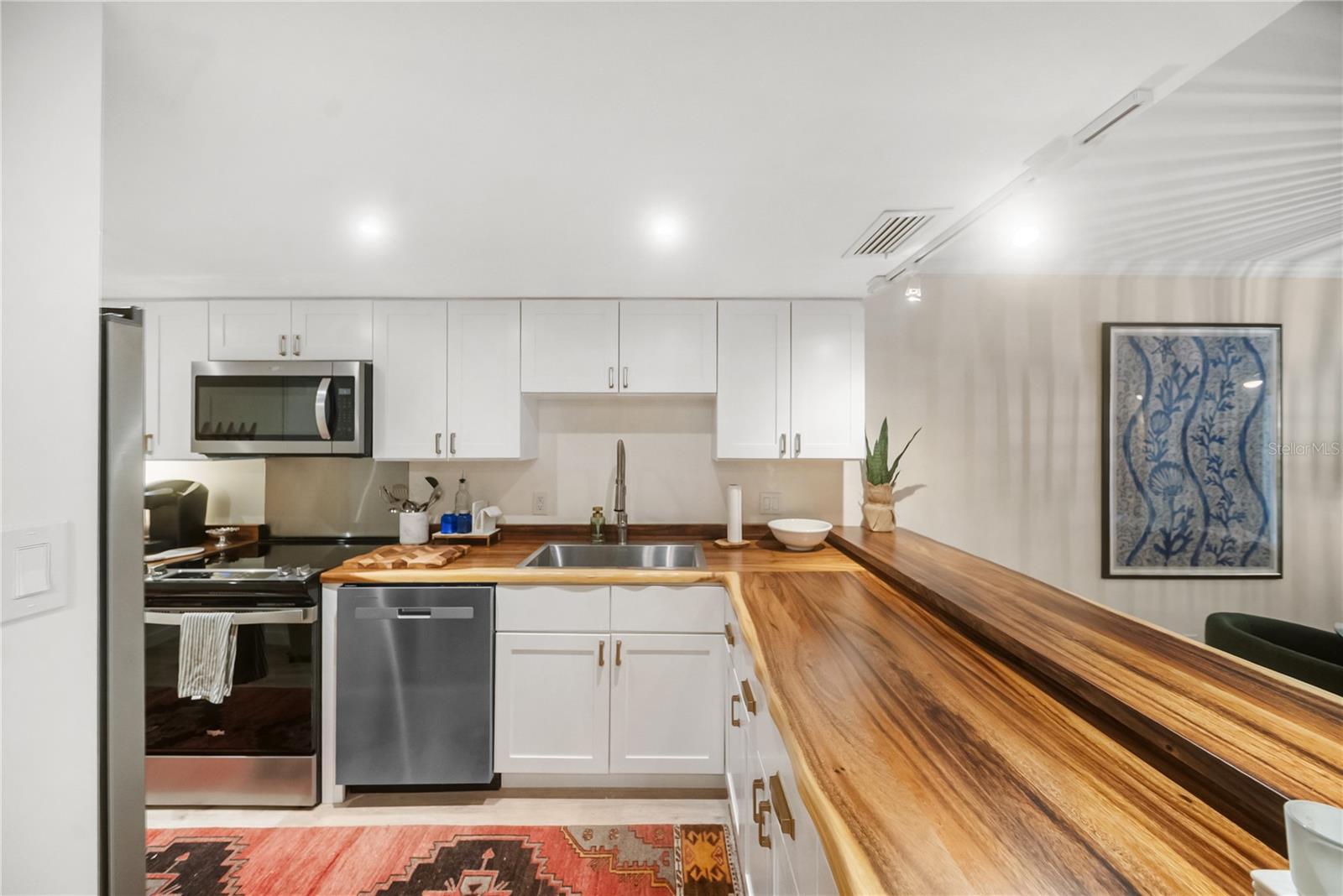 PLAZA GARDENS - Residential