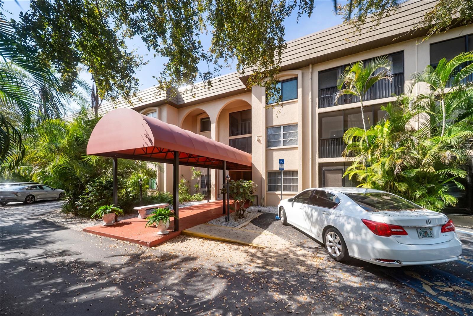 PLAZA GARDENS - Residential