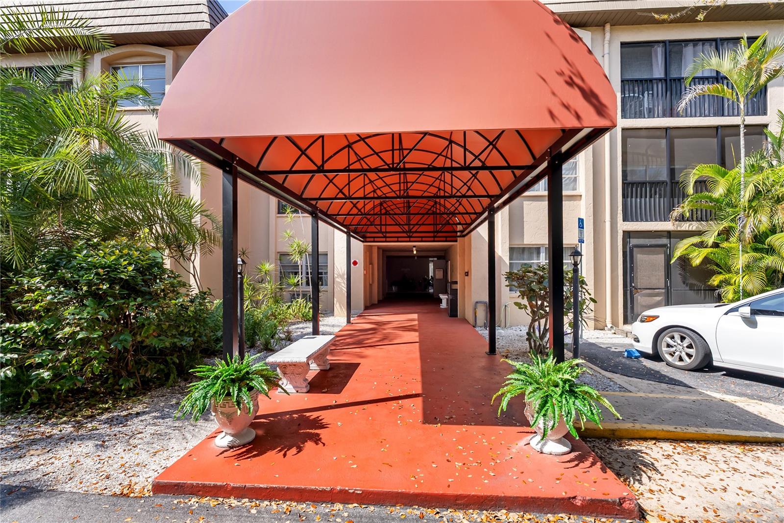 PLAZA GARDENS - Residential