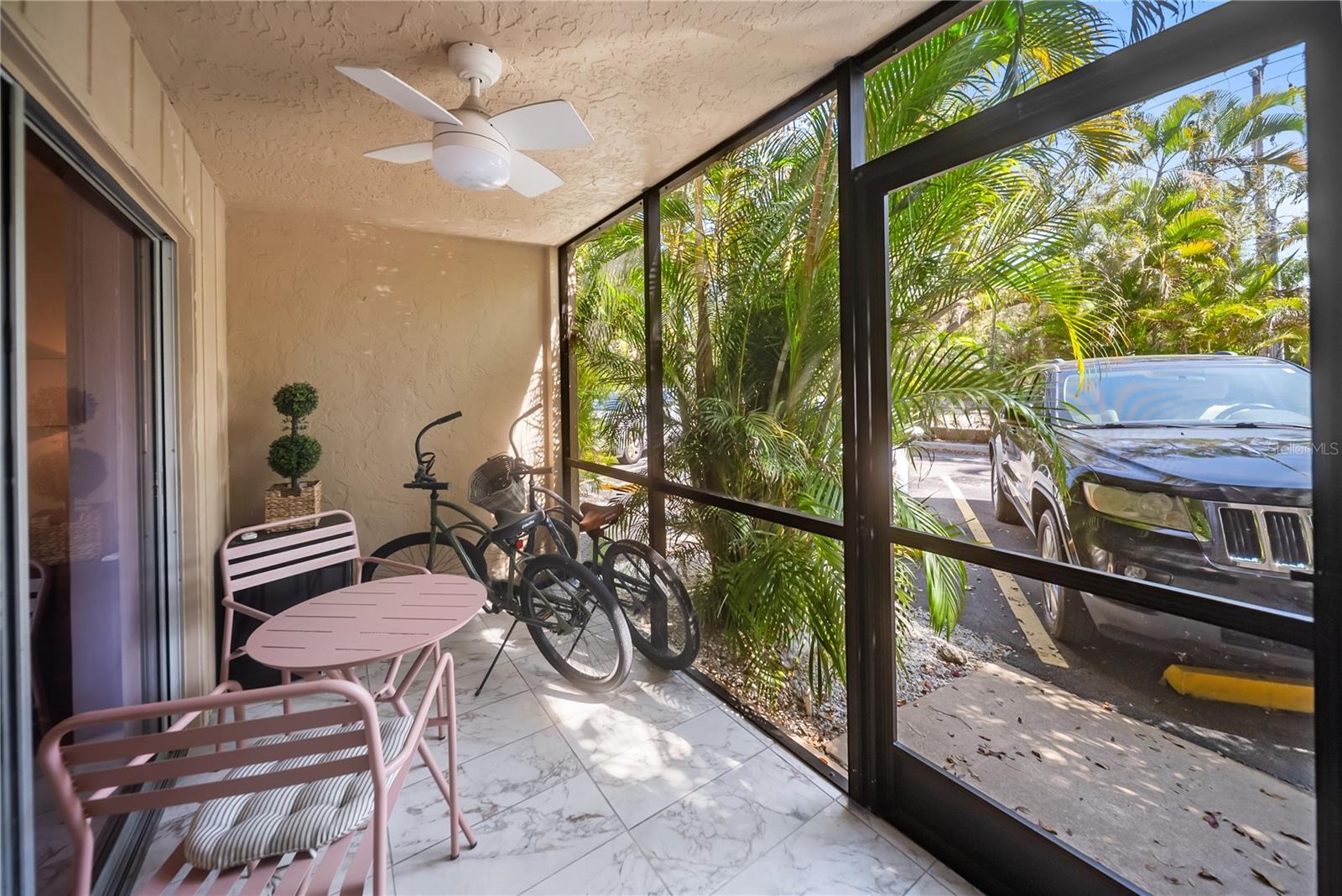 PLAZA GARDENS - Residential