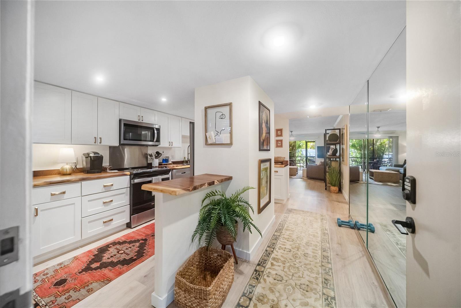 PLAZA GARDENS - Residential