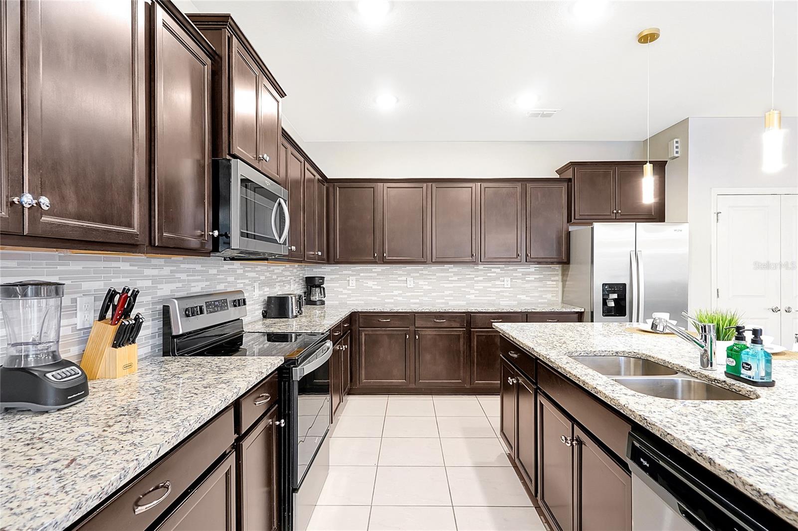 WINDSOR ISLAND RESIDENCE PH 3 - Residential