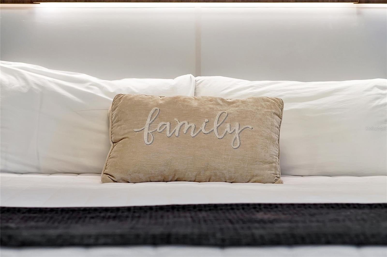 WINDSOR ISLAND RESIDENCE PH 3 - Residential