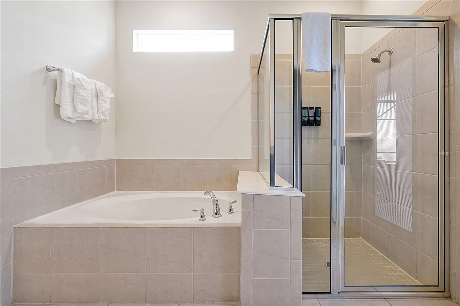 WINDSOR ISLAND RESIDENCE PH 3 - Residential