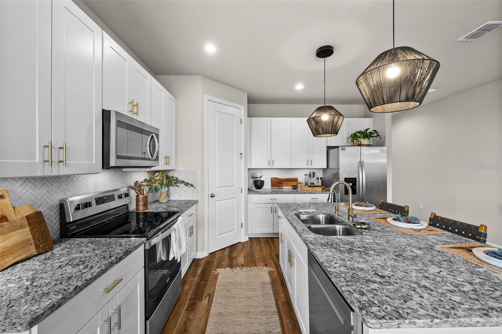 43945 CATTLEMAN DRIVE