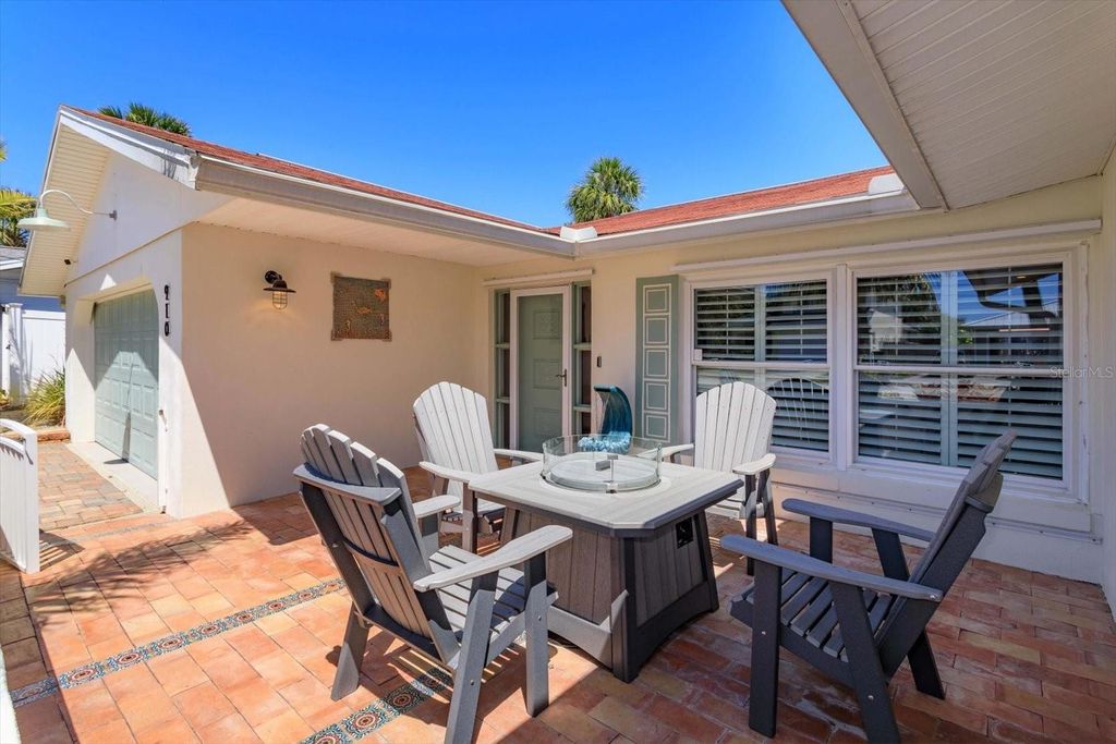 Photo of 910 Locust Street, New Smyrna Beach, FL 32169 (MLS # G5095645)