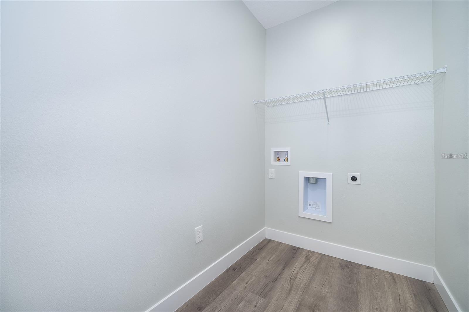 DON PABLO TWNHMS AT MYRTLE STREET - Residential Lease