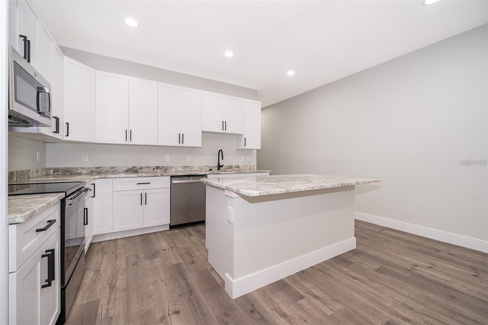 DON PABLO TWNHMS AT MYRTLE STREET - Residential Lease