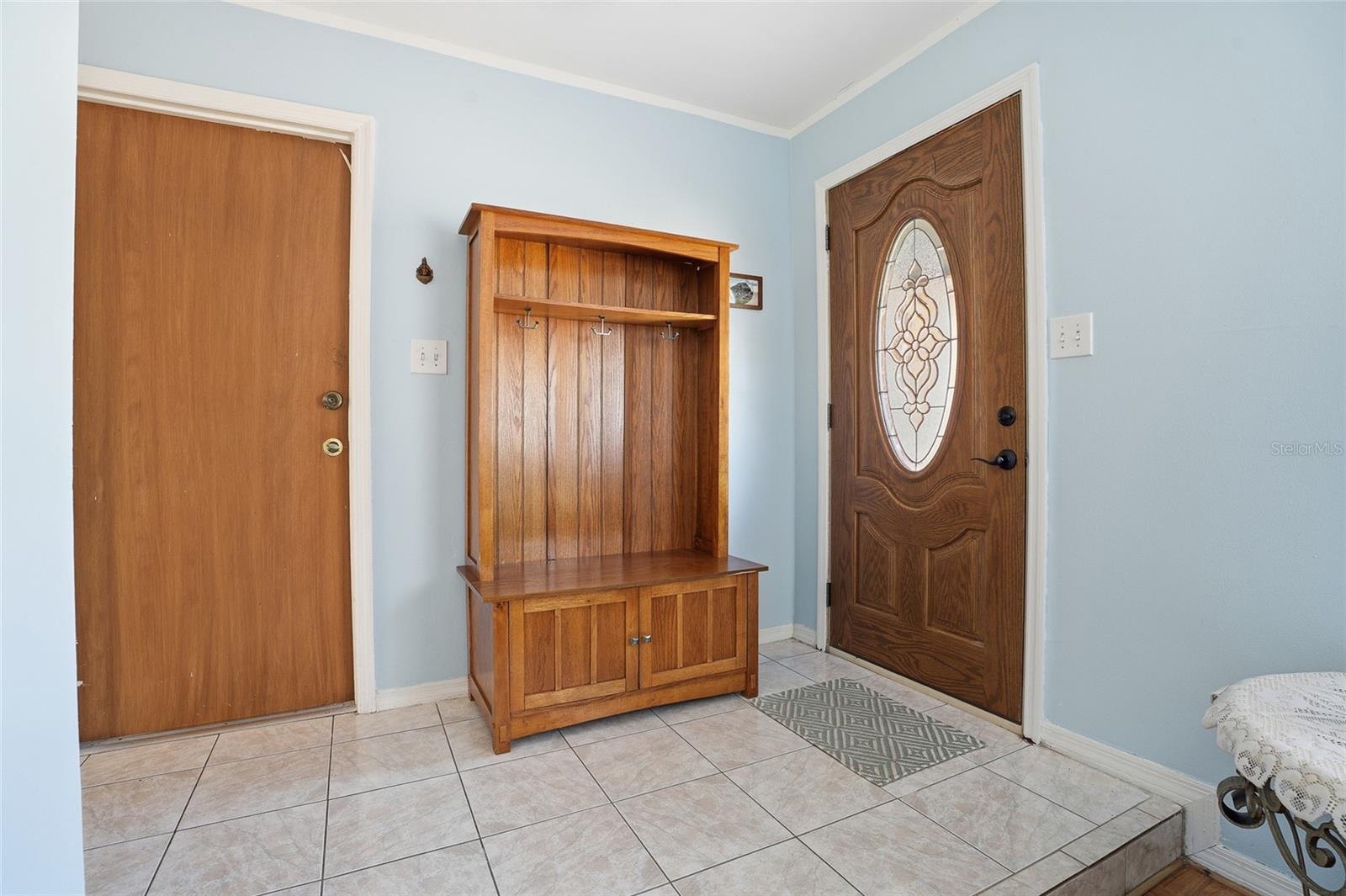 7002 CRESTLAKE DRIVE