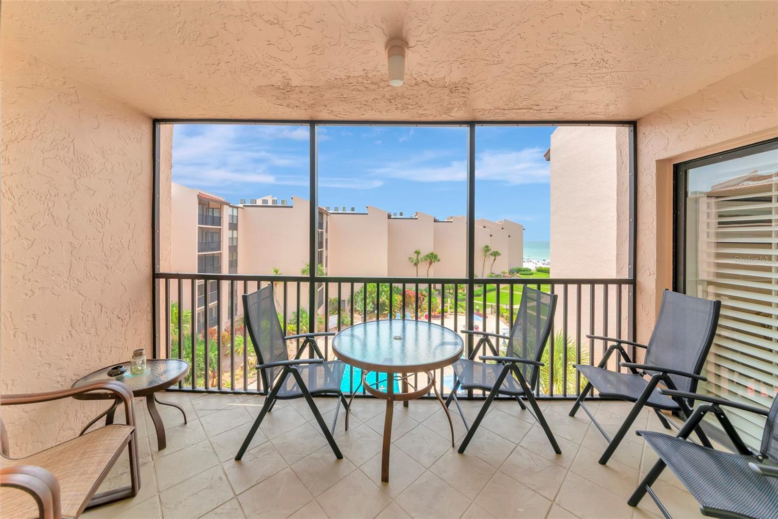 SIESTA BREAKERS - Residential