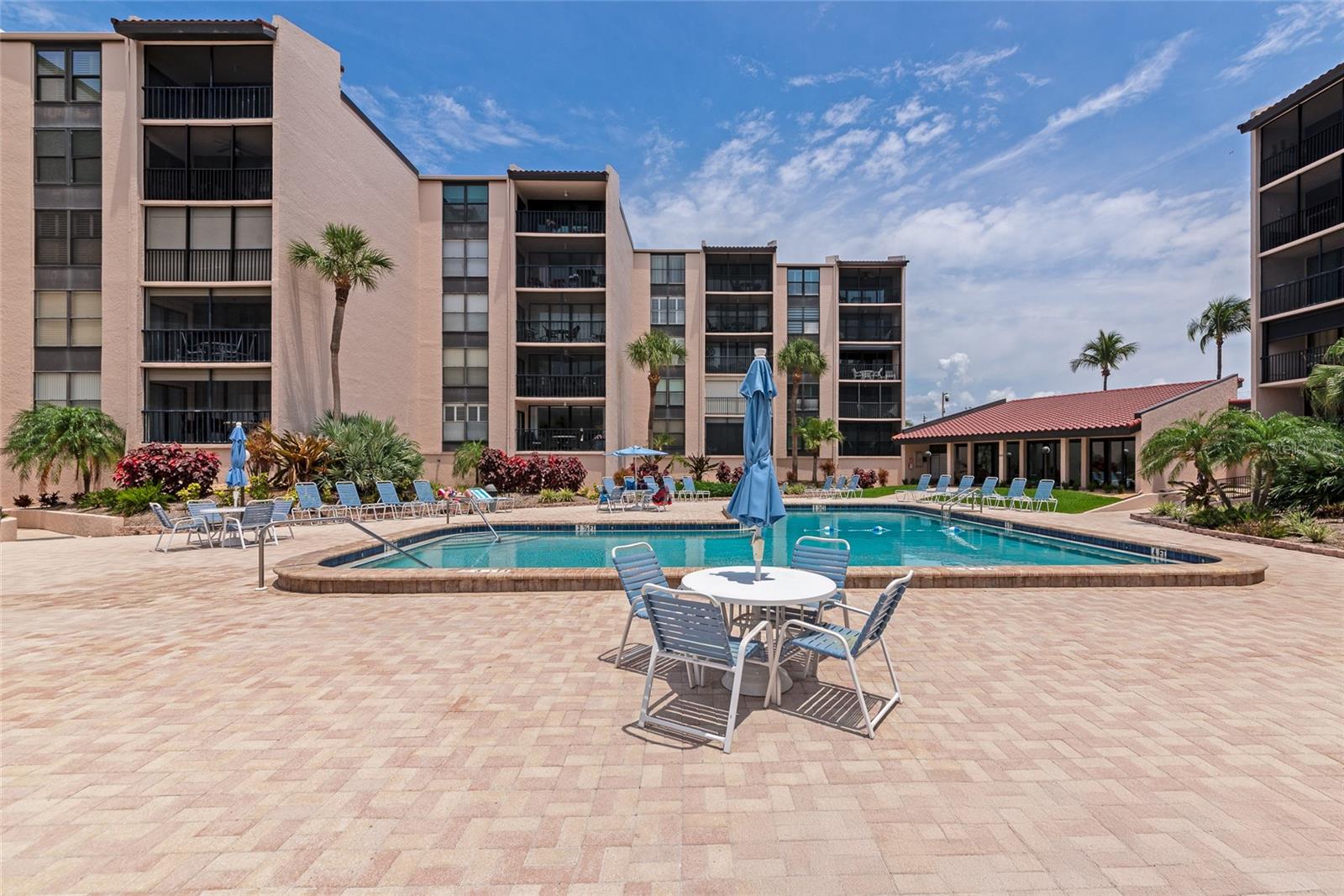 SIESTA BREAKERS - Residential