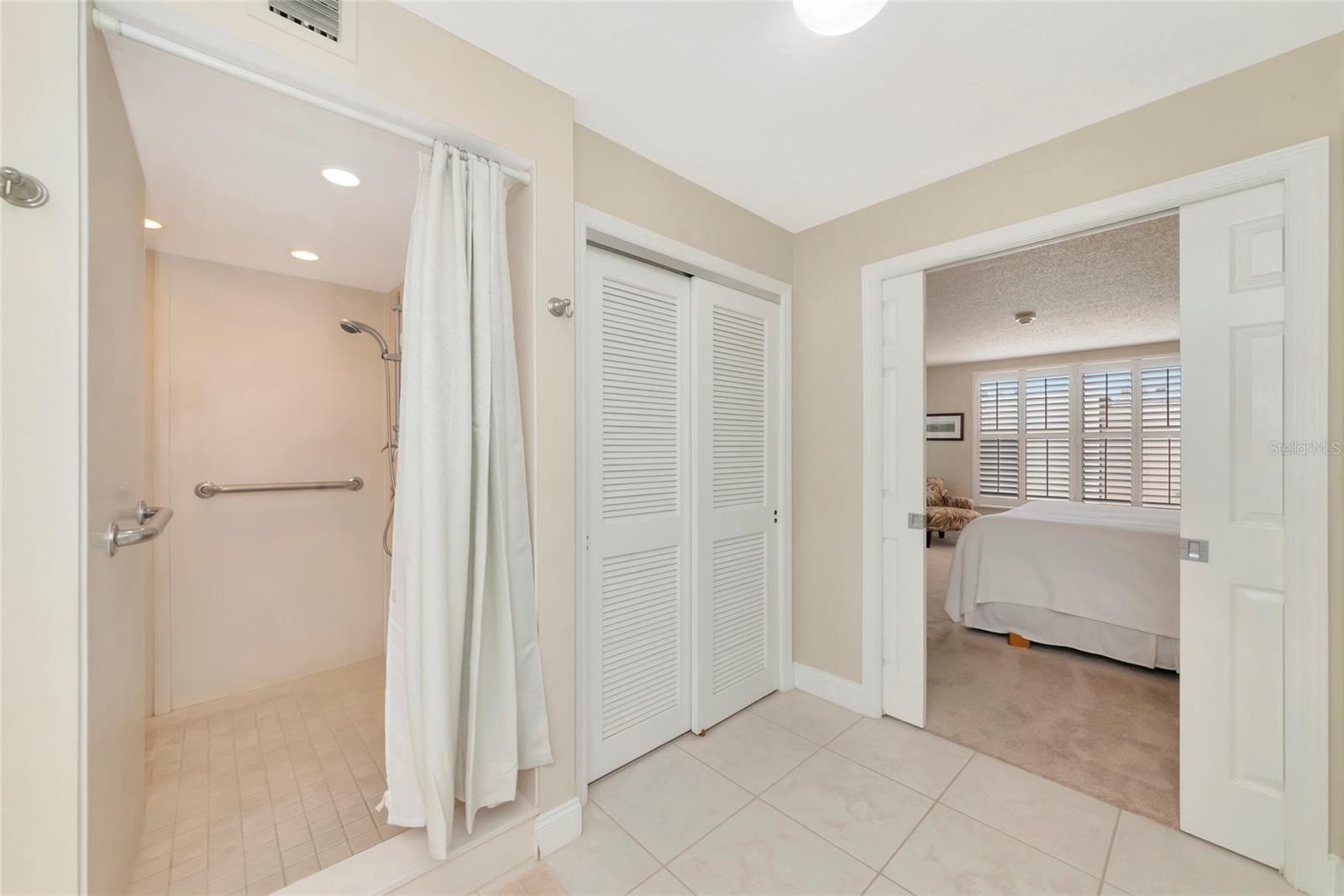 SIESTA BREAKERS - Residential