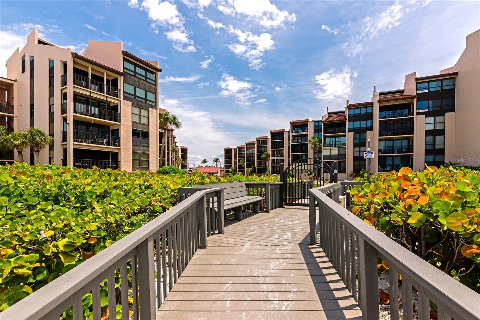 SIESTA BREAKERS - Residential