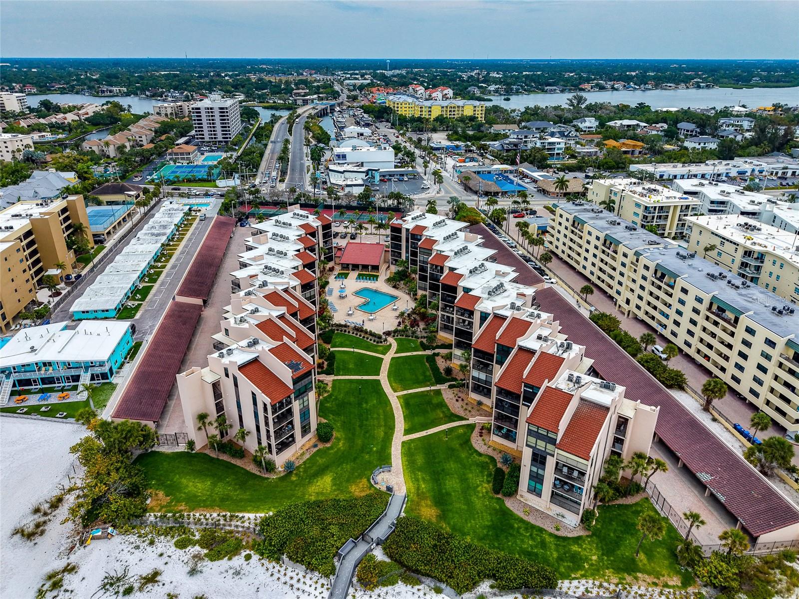 SIESTA BREAKERS - Residential